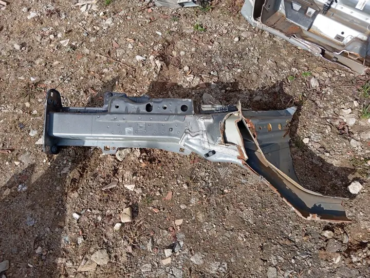 Jeep Compass II Front Right Rail OEM UZ420 image 2
