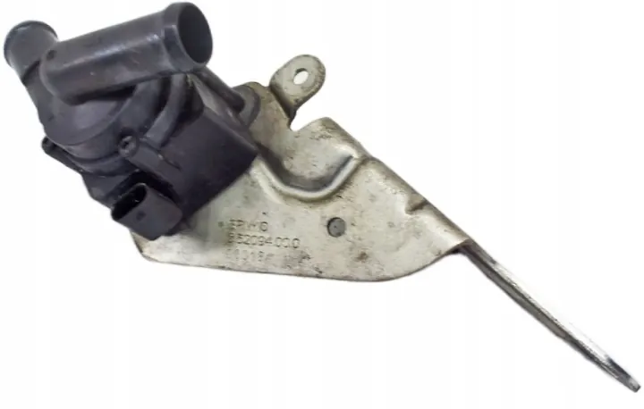 Volvo XC40 Water Pump 8888778201 - Used image 2