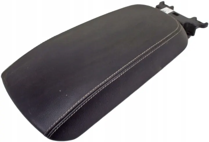 Volvo XC40 Tunnel Armrest 31469052 - Used Condition image 2