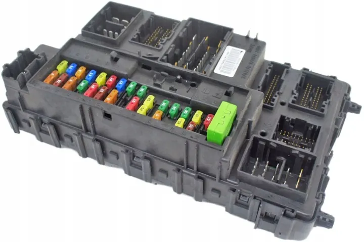 Ford Edge Mk2 Fuse Box HU5T-15604-BAK image 2