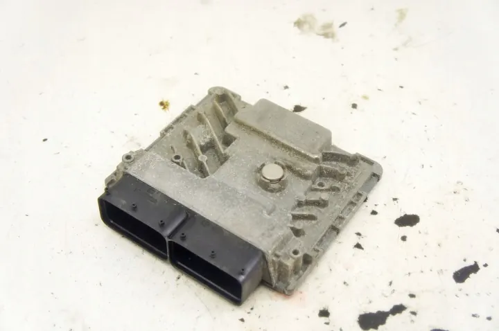 VW Passat B8 Engine Computer 06K907425C image 2