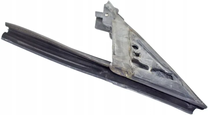 Maserati Quattroporte VI Door Window Seal Left Front VA390 image 2