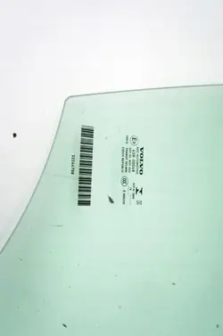 Volvo XC40 Right Front Door Glass 32244798